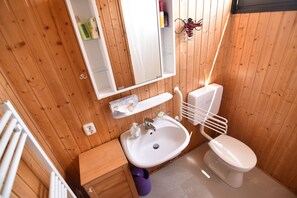 House, 2 Bedrooms (HR039-FFHaus110) | Bathroom