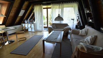 House, 2 Bedrooms (HR040-FFHaus118) | Living room | TV