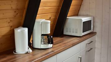 House, 2 Bedrooms (HR041-FFHaus042) | Private kitchen | Fridge, microwave, oven, stovetop