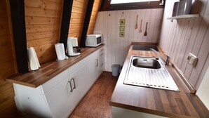 Casa, 2 quartos (HR041-FFHaus042) | Cozinha privada | Cafeteira/chaleira, geladeira, micro-ondas, fogão