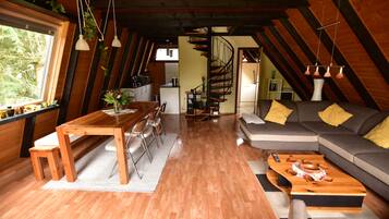 House, 2 Bedrooms (HR042-FFHaus74) | Living area | TV