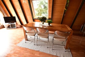 獨棟房屋, 2 間臥室 (HR042-FFHaus74) | 房內用餐區