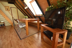 Ferienhaus, 2 Schlafzimmer (HR043-FFHaus05) | Essbereich im Zimmer
