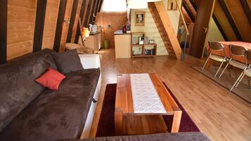 House, 2 Bedrooms (HR043-FFHaus05) | Living room | TV