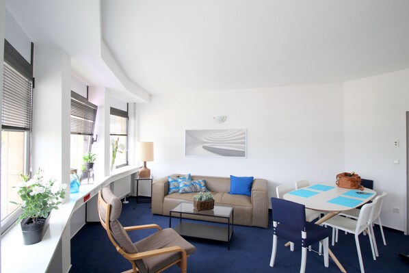Apartamento, 2 quartos (HR047-H04) | Área de estar | TV