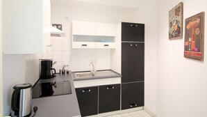 Apartment, 2 Bedrooms (HR047-H04) | Private kitchen - Ferienwohnung Hürth II (Huerth)