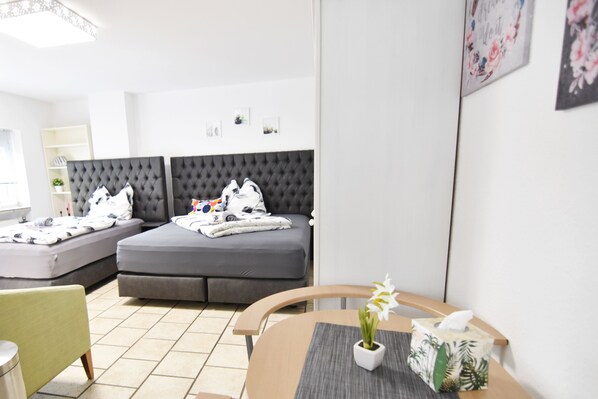 Free WiFi, bed sheets - Messeapartment Buchforst (Cologne)