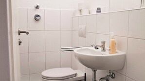 House, 5 Bedrooms (HR054-KH01) | Bathroom | Towels - Seepark Kirchheim Haus 14 (Kirchheim)