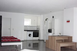 Apartment (HR055-KL01) | Living area | TV - Ferienwohnung Kleve (Kleve)