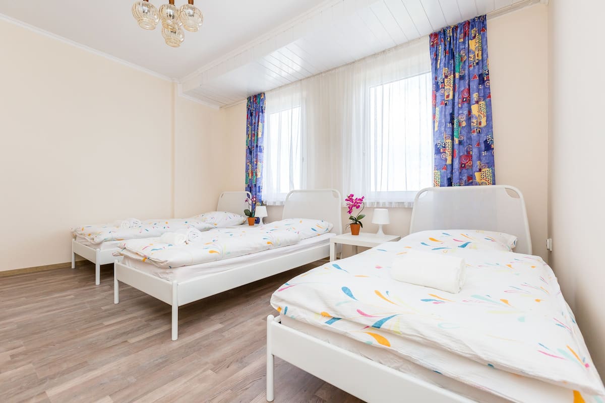 Free WiFi, bed sheets