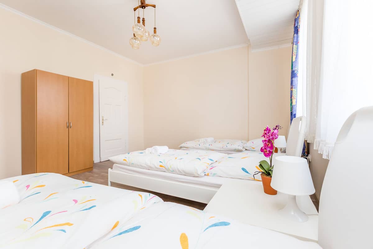 Free WiFi, bed sheets