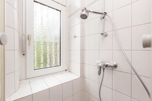 Apartment, 2 Bedrooms (HR057-L05) | Bathroom shower