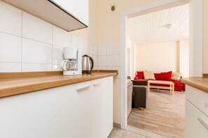 Fridge, oven, stovetop, coffee/tea maker - Apartments Leverkusen (Leverkusen)