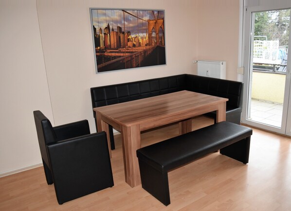 Apartment, 2 Bedrooms (HR058-L06) | In-room dining - Ferienwohnung Leverkusen Schlebusch (Leverkusen)