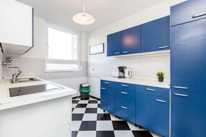 Apartment, 2 Bedrooms (HR060-M02) | Private kitchen | Fridge, stovetop, coffee/tea maker, cookware/dishes/utensils - Ferienwohnung Monheim (Monheim)