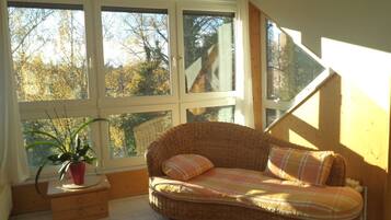 Apartment, 2 Schlafzimmer (HR064-MZ02) | Wohnzimmer | Fernseher