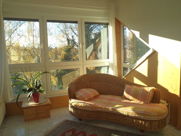 Apartment, 2 Bedrooms (HR064-MZ02) | Living room