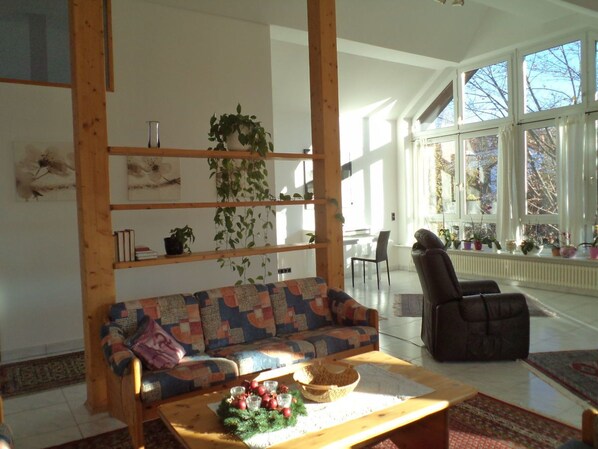 アパートメント 2 ベッドルーム (HR064-MZ02) | リビングルーム | テレビ