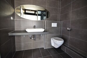 Bathroom - Apartment Niederkassel (Niederkassel)