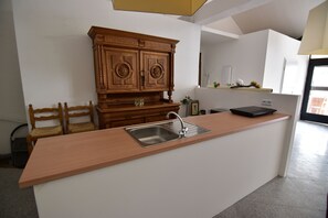 อพาร์ทเมนท์, 2 ห้องนอน (HR066-N05) | ครัวส่วนตัว | ตู้เย็น, เตาประกอบอาหาร, เครื่องชงกาแฟ/ชา, เครื่องครัว/จาน/ช้อนส้อม