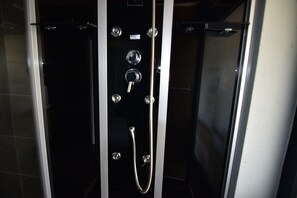 Apartment, 2 Schlafzimmer (HR066-N05) | Dusche im Bad