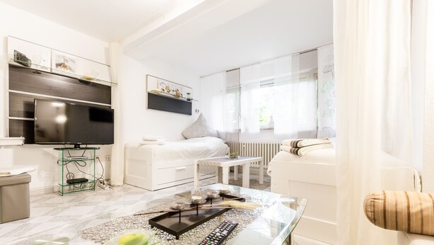 Apartment (HR069-NE01) | Wohnzimmer | Fernseher
