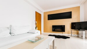 Apartment, 2 Schlafzimmer | Wohnzimmer | Fernseher