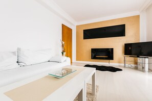 Apartment, 2 Schlafzimmer | Wohnzimmer | Fernseher