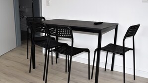 Apartment, 1 Bedroom (HR070-NE06) | In-room dining - Ferienwohnung Neuss (Neuss)