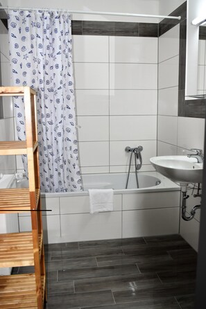 Apartment, 1 Schlafzimmer (HR070-NE06) | Komfortbadewanne