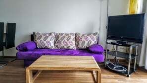 Apartment, 1 Schlafzimmer (HR070-NE03) | Wohnzimmer | Fernseher