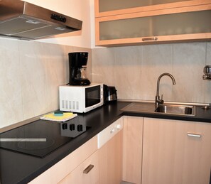 Appartamento, 1 camera da letto (HR070-NE03) | Cucina privata | Frigorifero, forno, piano cottura, macchina per tè/caffè