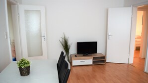 Apartment, 2 Bedrooms (HR071-NE04) | In-room dining - Apartment Neuss (Neuss)