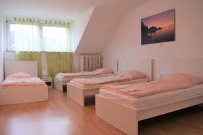 2 عدّة غرف نوم وواي فاي مجانًا وملاءات أسرّة