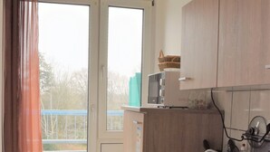 Apartment, 2 Bedrooms (HR071-NE04) | Private kitchen | Coffee/tea maker, fridge, oven, stovetop - Apartment Neuss (Neuss)