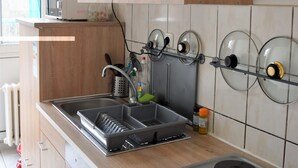 Apartment, 2 Bedrooms (HR071-NE04) | Private kitchen | Coffee/tea maker, fridge, oven, stovetop - Apartment Neuss (Neuss)