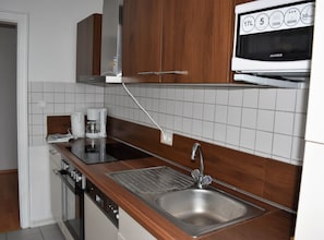 Lägenhet - 2 sovrum (HR072-NE05) | Eget kök | Kylskåp, ugn, spishäll och kaffe- och tebryggare