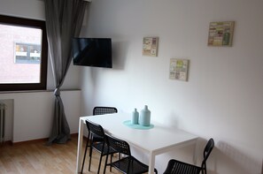 Apartamento, 4 habitaciones (HR073-NI02) | Servicio de comidas en la habitación