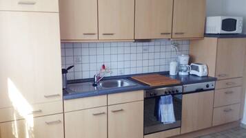 Apartment, 1 Bedroom (HR077-OB06) | Private kitchen | Fridge, oven, stovetop, coffee/tea maker