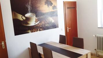 Apartment, 1 Bedroom (HR077-OB06) | In-room dining