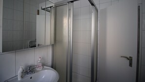 Apartment, 2 Schlafzimmer (HR078-OB07) | Badezimmer | Handtücher