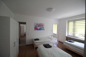 Apartment, 3 Bedrooms (HR081-RM01) | 3 bedrooms, free WiFi, bed sheets - Apartment Remscheid (Remscheid)