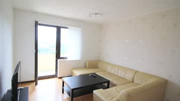 Appartement, 2 slaapkamers (HR082-RM02) | Woonkamer | Een televisie