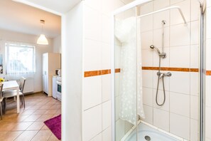 Dusche im Bad