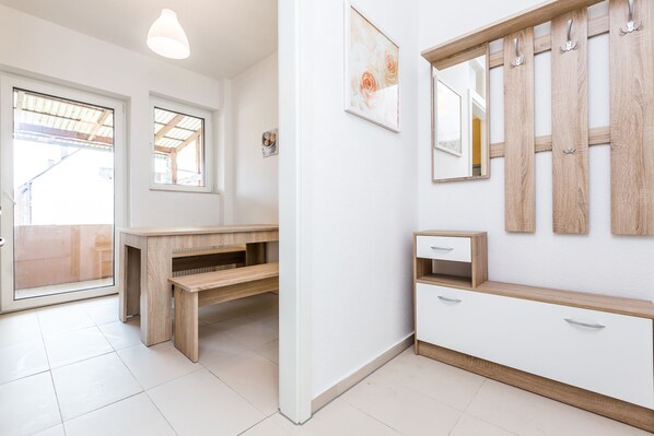 Apartment, 1 Bedroom (HR090-T08) | Living area | TV - Ferienwohnungen Troisdorf (Troisdorf)