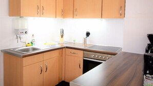House, 3 Bedrooms (HR092-Z01) | Private kitchen | Coffee/tea maker, full-size fridge, microwave, oven - Ferienhaus Zülpich (Zulpich)
