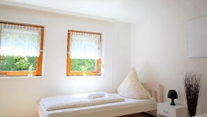 House, 3 Bedrooms (HR092-Z01) | 3 bedrooms, WiFi (free), bed sheets - Ferienhaus Zülpich (Zulpich)