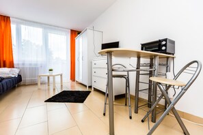 Apartment (HR095-K23) | In-room dining - Workers Apartments Cologne (Cologne)