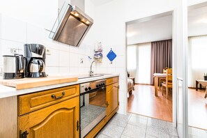 Căn hộ (HR097-K25) | Bếp riêng | Tủ lạnh, lò nướng, bếp nấu, dụng cụ pha cà phê/trà