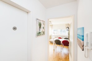 Apartment (HR103-K33) | Free WiFi, bed sheets - Studio Apartment Höhenberg (Cologne)